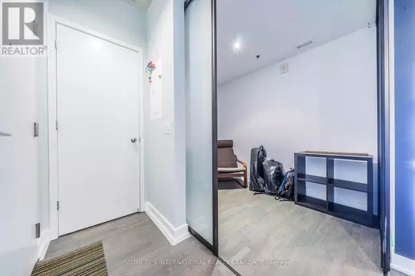 Toronto (little Portugal), ON M6J0B6,8 Dovercourt RD #305