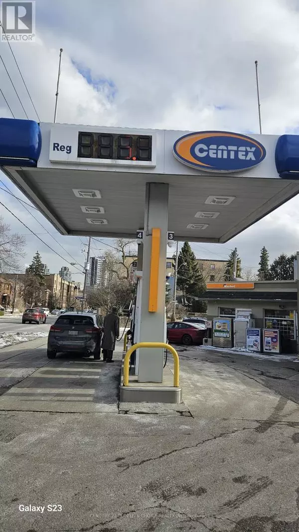 Toronto (humewood-cedarvale), ON M6C2N1,260 VAUGHAN ROAD