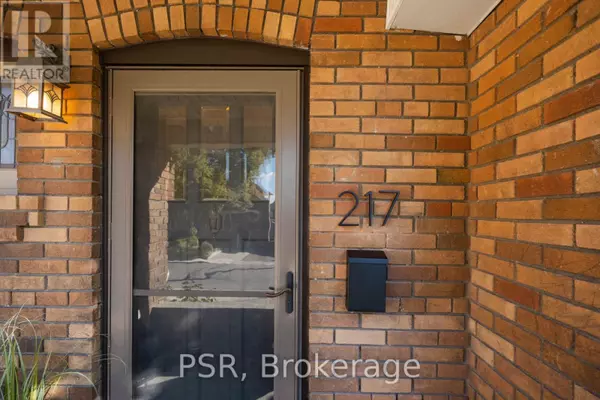 Toronto (oakwood Village), ON M6E3K8,217 NORTHCLIFFE BOULEVARD