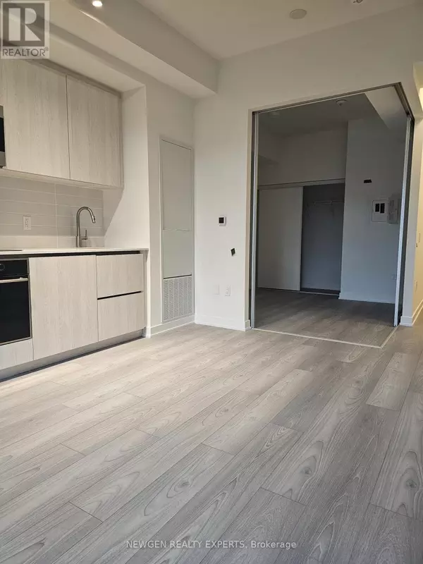 Toronto (mount Pleasant West), ON M4P1V7,110 Broadway AVE #217