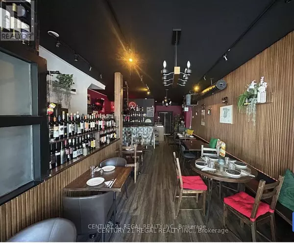 Toronto (trinity-bellwoods), ON M6J1V6,869 DUNDAS STREET W