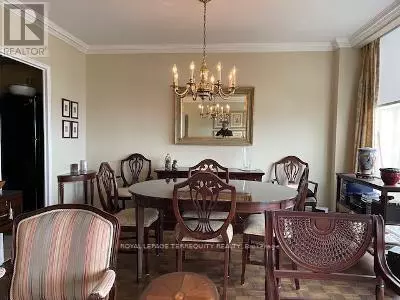 Toronto (forest Hill South), ON M5P2X7,400 Walmer RD #2511