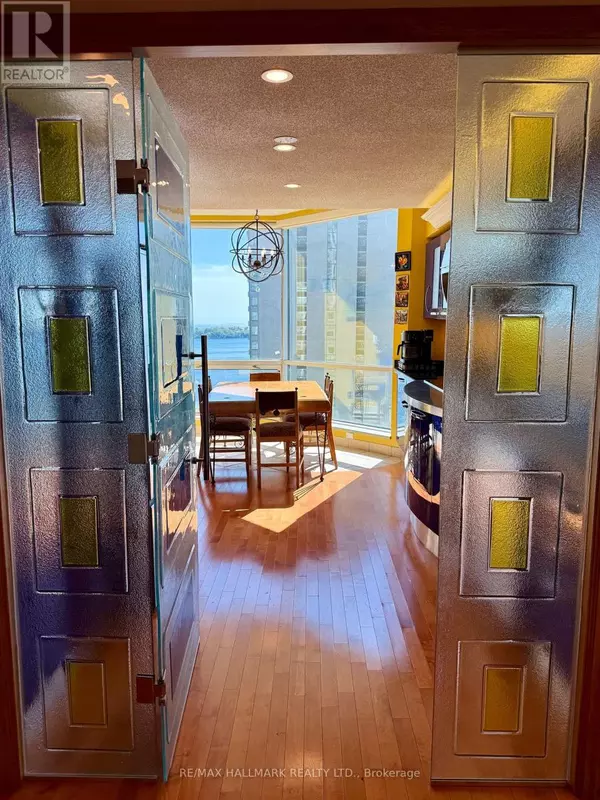 Toronto (waterfront Communities), ON M5J2R9,10 Queens Quay West #PH11