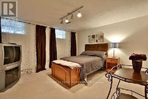 Toronto (newtonbrook East), ON M2M2M8,73 Newton DR #BSMT