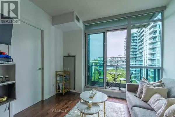 Toronto (waterfront Communities), ON M5V4A2,215 Fort York BLVD #712