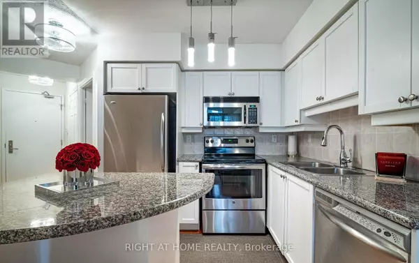 Toronto (willowdale East), ON M2N7E2,78 Harrison Garden BLVD #701