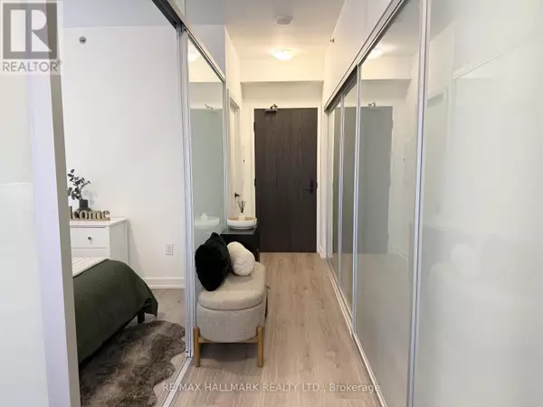 Toronto (kensington-chinatown), ON M5G1S9,426 University AVE #3109