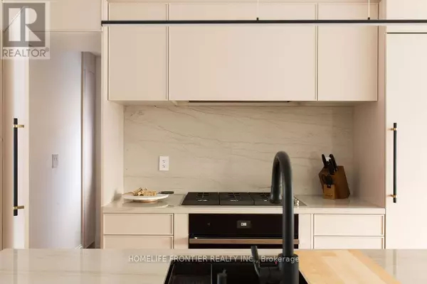 Toronto (leaside), ON M4G2W1,127 GLENVALE BOULEVARD