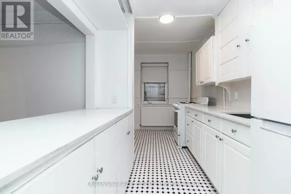 Toronto (humewood-cedarvale), ON M6C2M1,100 Vaughan RD #1