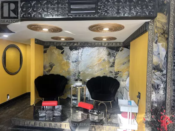 Toronto (yonge-eglinton), ON M5P1H1,34 BERWICK AVENUE