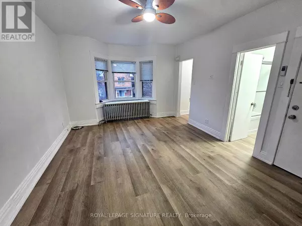 Toronto (dufferin Grove), ON M6H2W4,534 Dovercourt RD #2