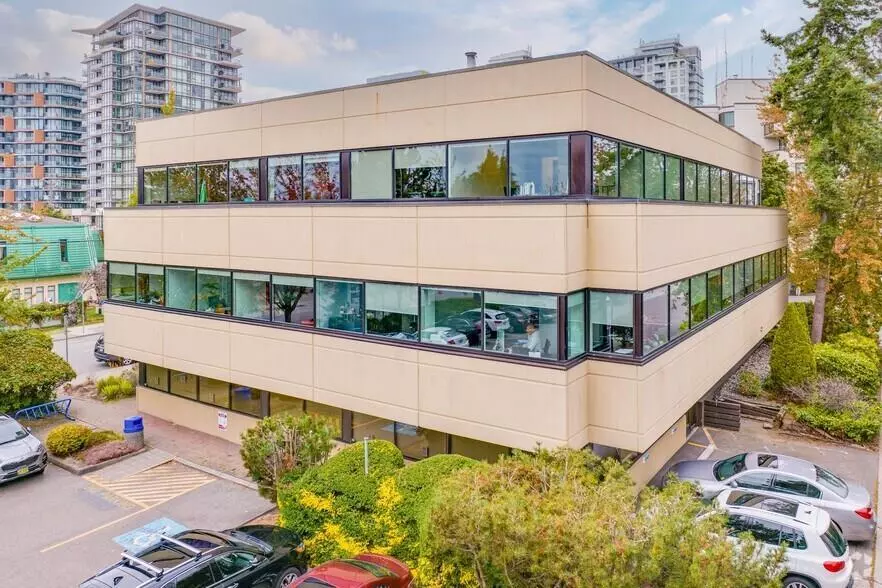 White Rock, BC V4B2P7,15261 RUSSELL #100