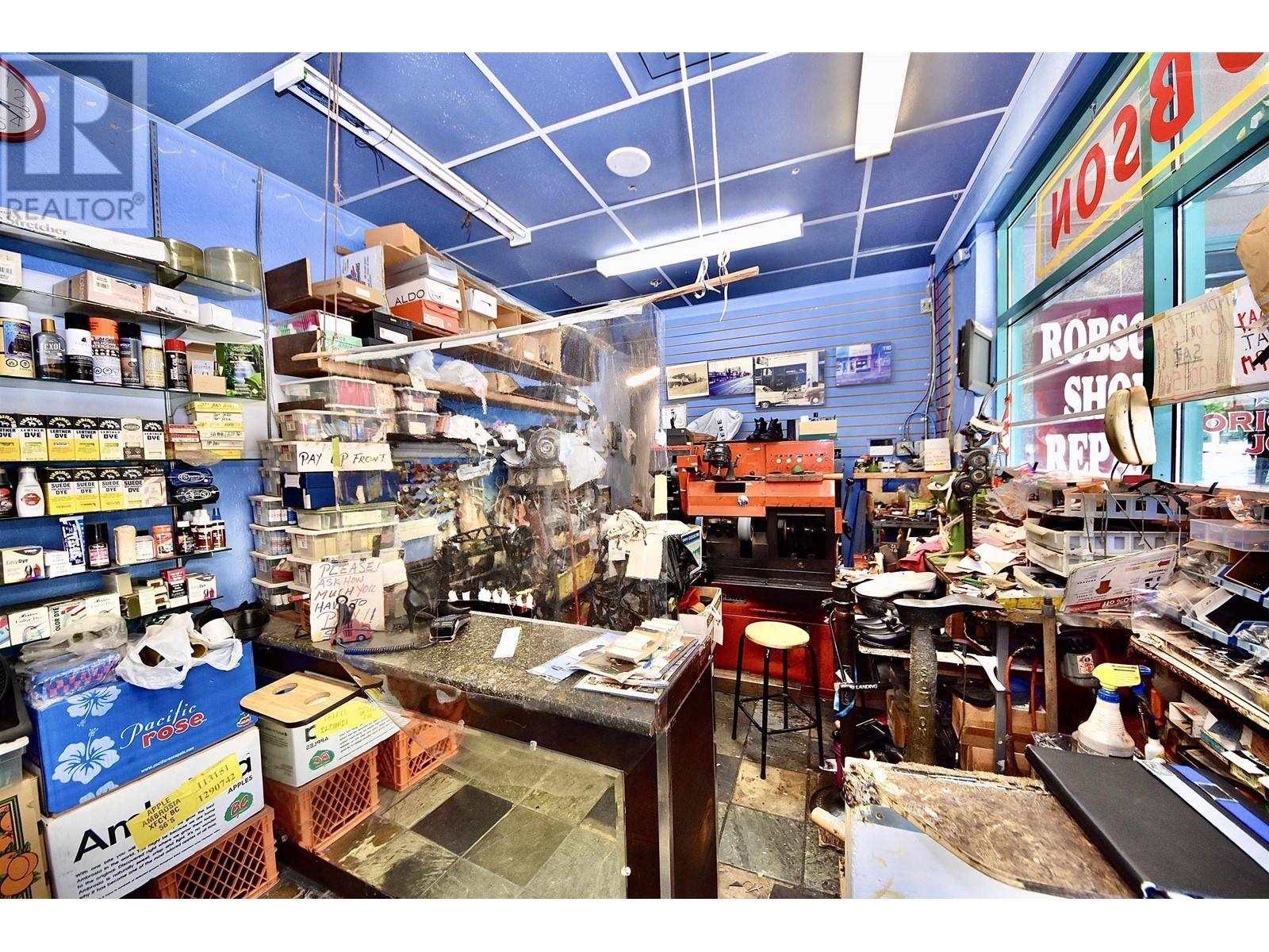 Vancouver, BC V6B6A1,292 ROBSON STREET