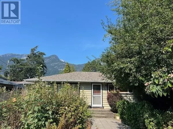 37963 FOURTH AVENUE, Squamish, BC V8B0P7