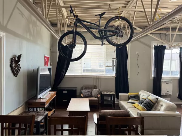 Surrey, BC V4N3M2,9706 188 ST #202-203