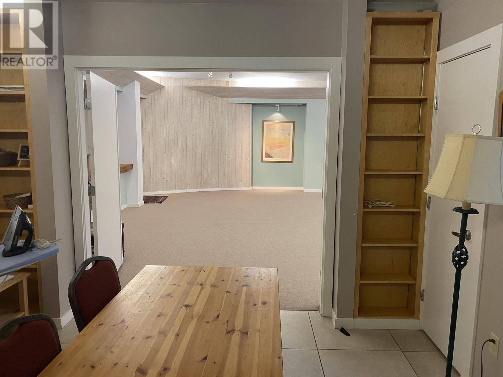 North Vancouver, BC V7W2E5,3743 DELBROOK AVENUE