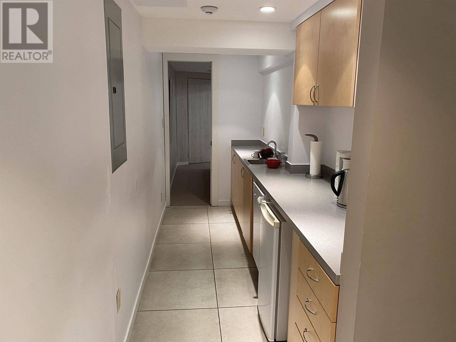 North Vancouver, BC V7W2E5,3743 DELBROOK AVENUE