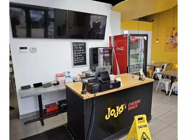 Surrey, BC V3Z2L6,15785 CROYDON DR #105