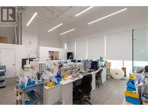 Vancouver, BC V6A0H1,943 E HASTINGS STREET