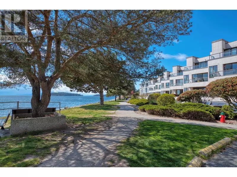 5477 WHARF AVE #3, Sechelt, BC V7Z0H5