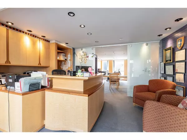 White Rock, BC V4B2L2,15258 THRIFT AVENUE