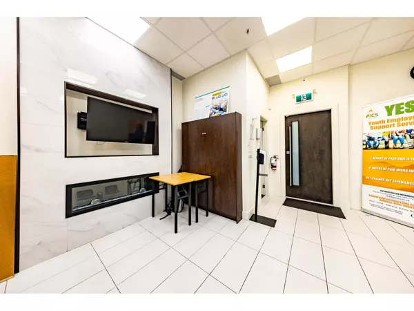 Surrey, BC V3W3A6,12725 80 AVE #202