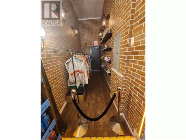 Vancouver, BC V6S0B1,3335 WESBROOK MALL