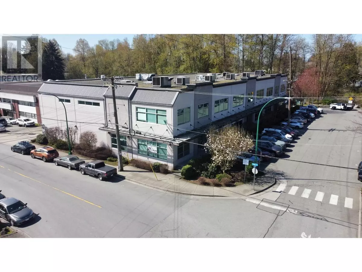 North Vancouver, BC V7J2C4,375 LYNN AVE #104