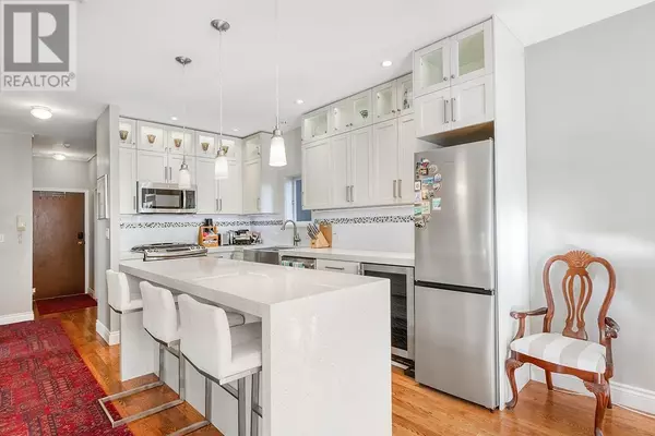 Vancouver, BC V6K1M7,2814 W 3RD AVENUE