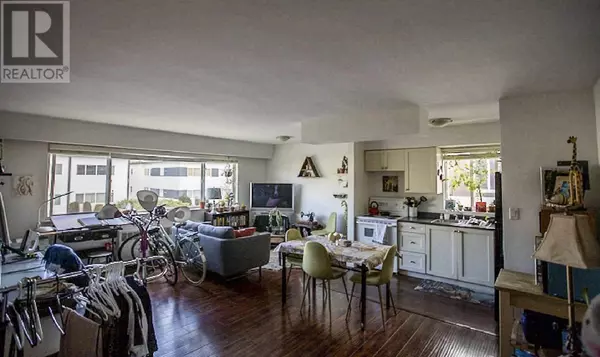 Burnaby, BC V5E1H3,6822 ARCOLA STREET