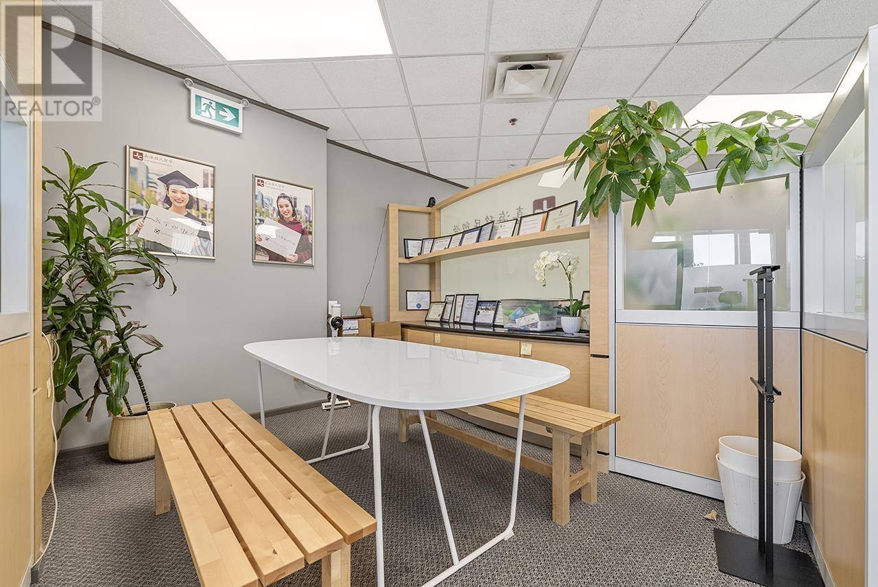 Burnaby, BC V5H4T9,4538 KINGSWAY #401