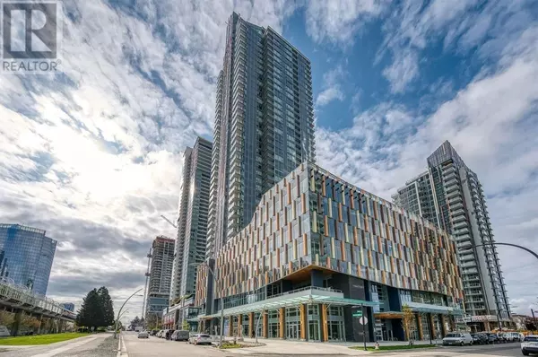 Burnaby, BC V5H0J2,6378 SILVER AVE #631