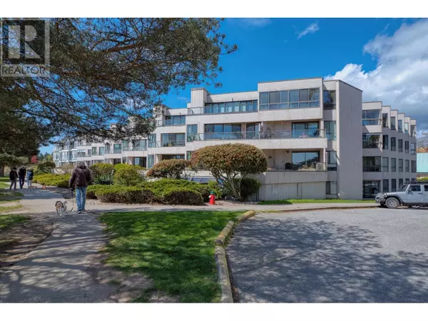 5477 WHARF AVE #5, Sechelt, BC V7Z0H5