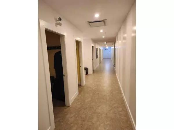 White Rock, BC V4B4A3,1440 GEORGE ST #101A