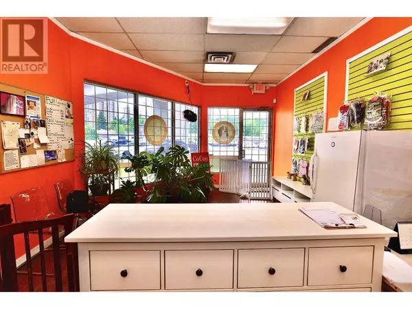 Burnaby, BC V3N4M8,4563 NORTH ROAD