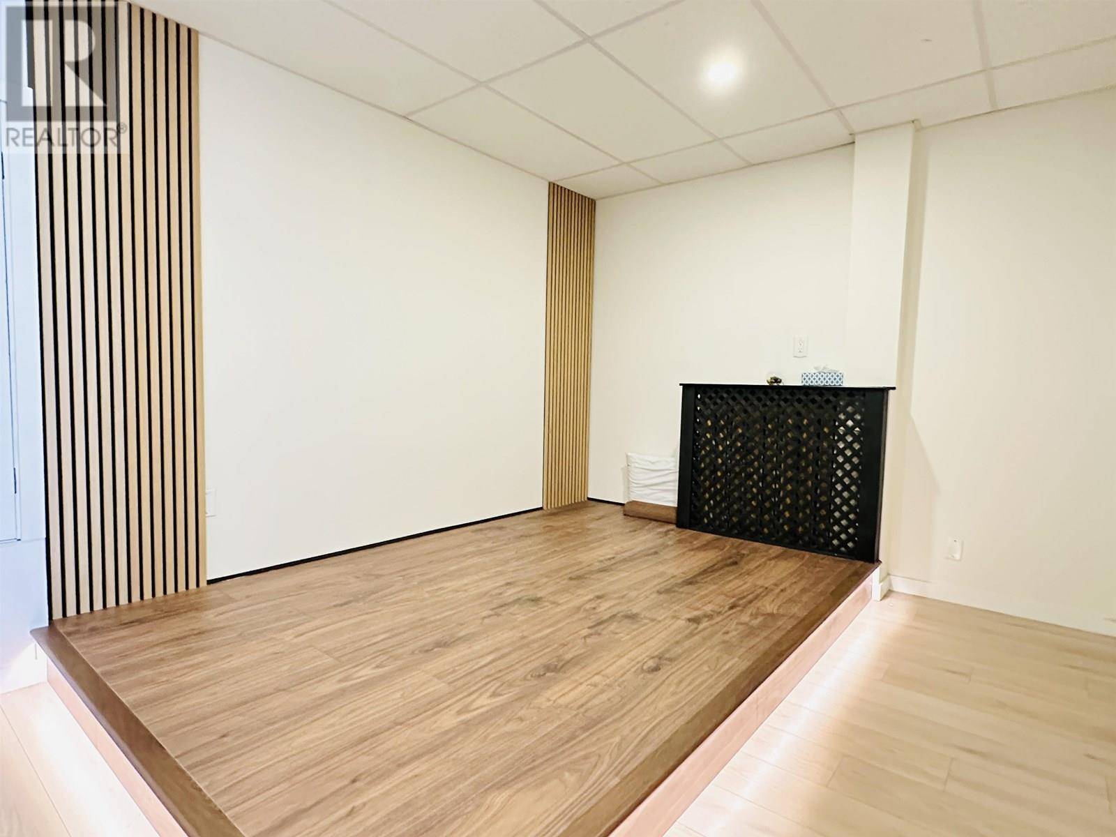 Vancouver, BC V5N2R9,1594 KINGSWAY STREET
