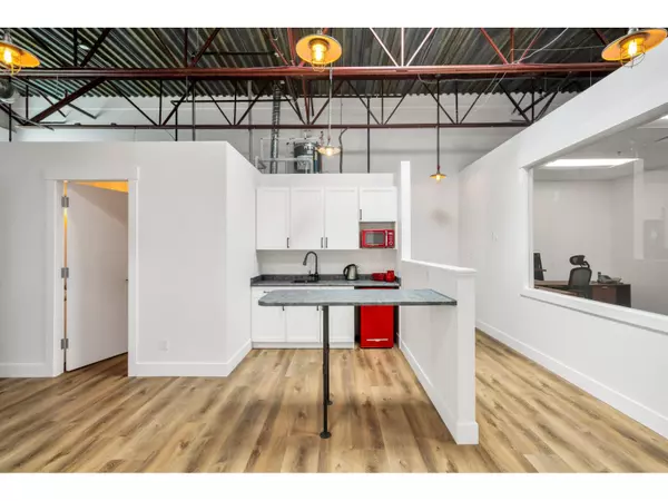 Surrey, BC V3S5N4,17750 65A AVE #303