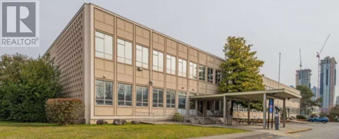 Burnaby, BC V5M3Z3,2250 BOUNDARY RD #180