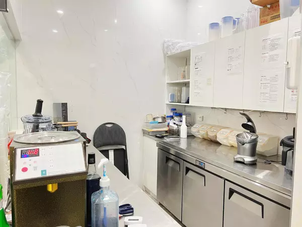 Surrey, BC V3T2W1,10153 KING GEORGE #5