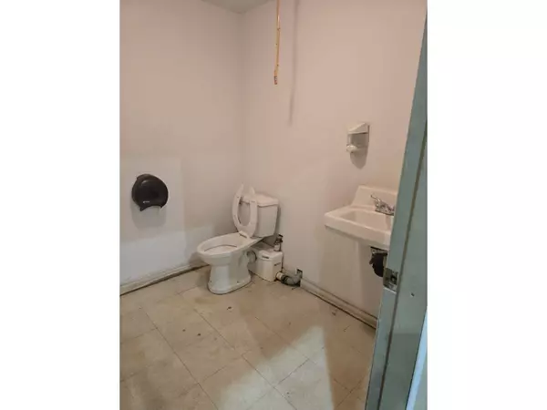 Surrey, BC V3W1B3,13015 84 AVE #2