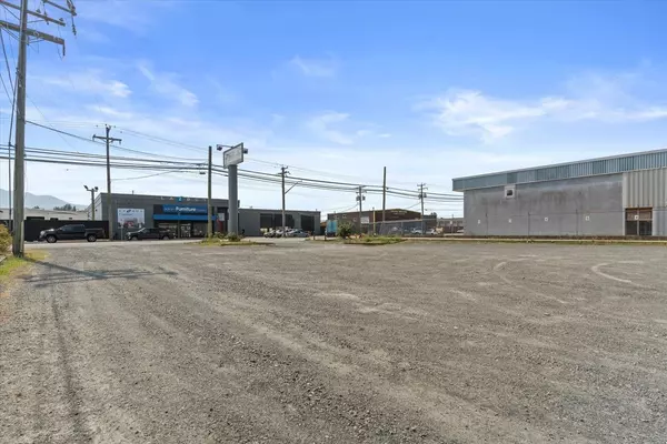 Chilliwack, BC V2R4H3,44755 YALE ROAD|West Chilliwack