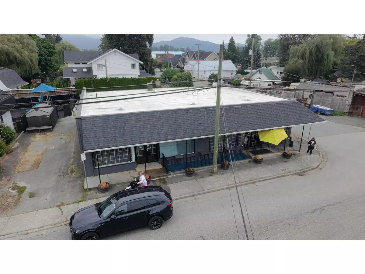 Abbotsford, BC V4X1T6,5814 RIVERSIDE STREET
