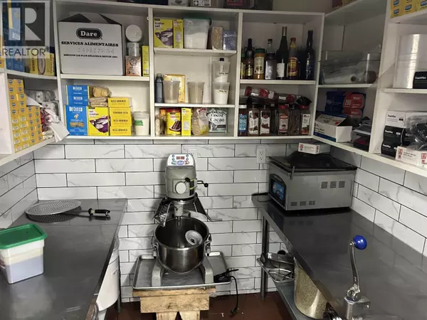 Vancouver, BC V6R2H6,4397 W 10TH AVENUE