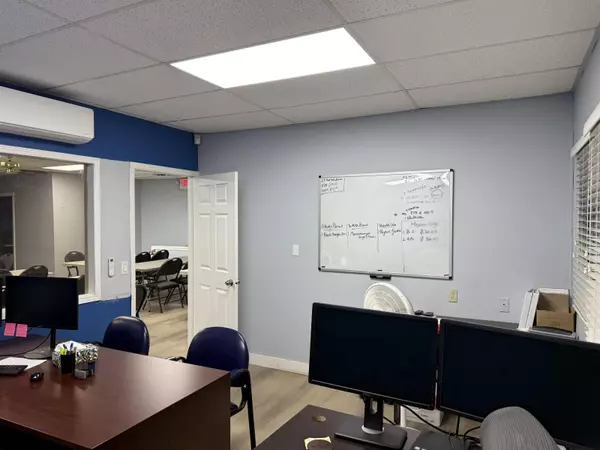 Surrey, BC V3W3E9,12414 82 AVE #U108