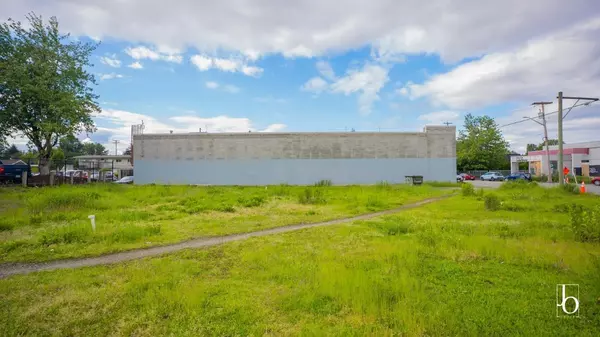 Abbotsford, BC V2S3S9,33671 MCDOUGALL AVENUE