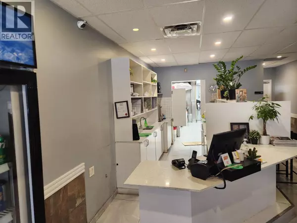 North Vancouver, BC V7M2J5,1643 LONSDALE AVENUE