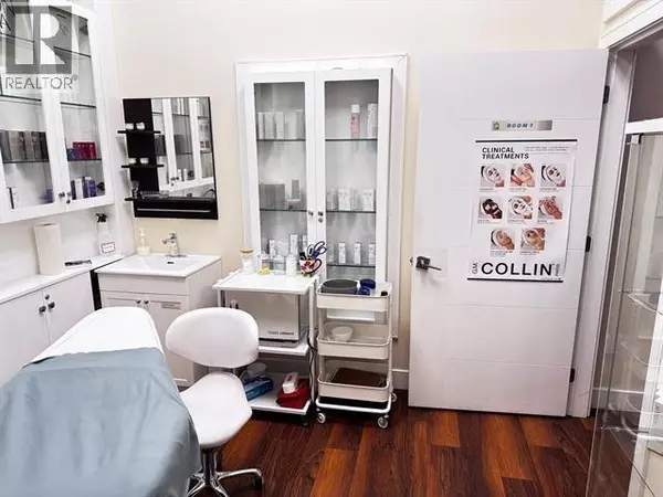 North Vancouver, BC V7M1H3,700 MARINE DR #130