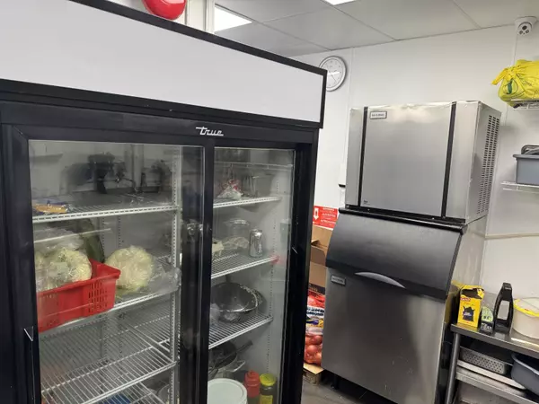 Surrey, BC V4A4N4,1712 152 STREET