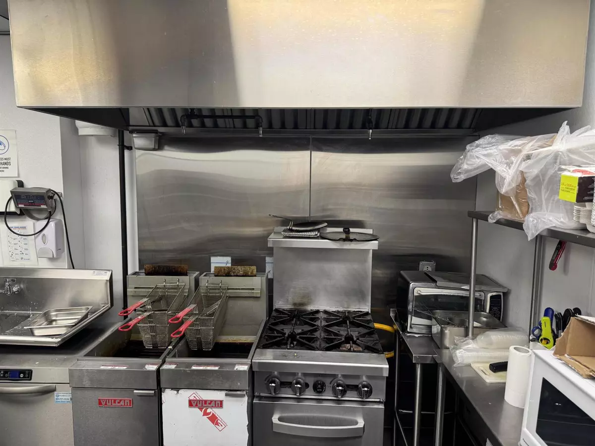 Surrey, BC V4A4N4,1712 152 STREET