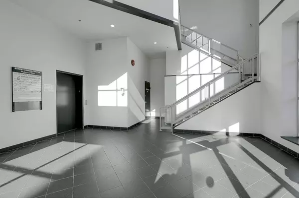 Surrey, BC V3W1E6,12877 76 #206